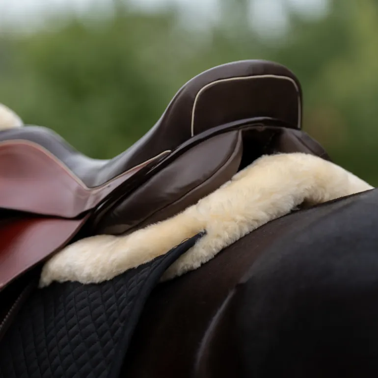 Schabracke - Lammfell mit innenliegenden Taschen